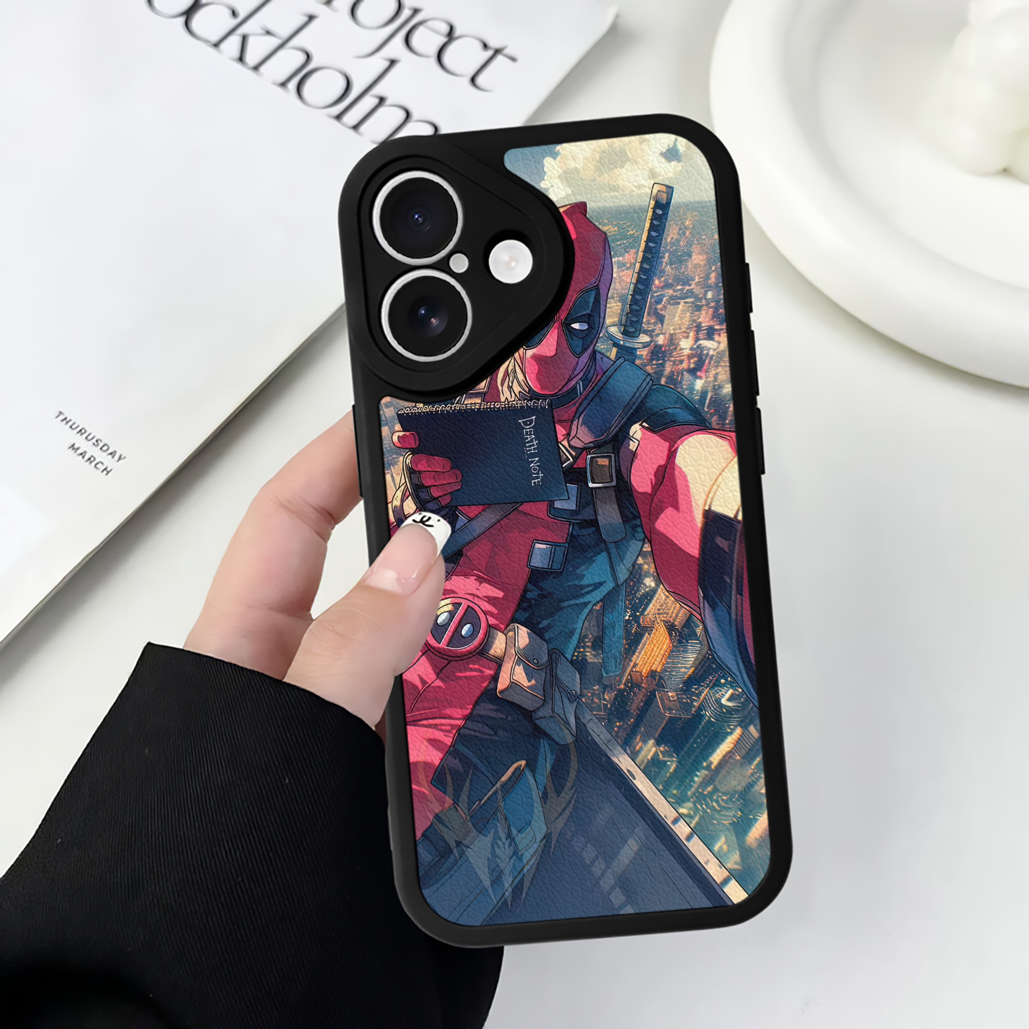 （画像用） Deadpool デッドプール 【iPhone 16シリーズ対応】シリコンスマホケース（レザー調） 材質：シリコン
